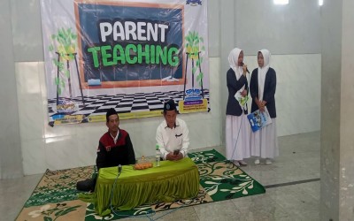 PARENT TEACHING; Motivasi Raih Prestasi dan Berkahlak Mulia